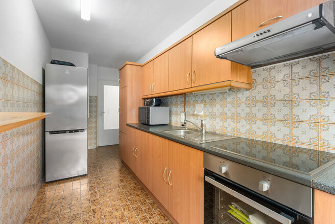 Cet appartement au rez-de-chauss&eacute;e d&rsquo;une chambre dispose d&rsquo;une spacieuse terrasse de 20 m&sup2; avec vue sur un jardin commun arbor&eacute;, ainsi que d&rsquo;une cave. Il est situ&eacute; dans un quartier r&eacute;sidentiel calme et verdoyant d&rsquo;Evere, avec toutes les commo