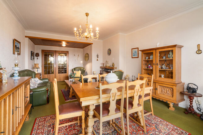 Cet appartement lumineux et fonctionnel de 2 chambres est situé au 8e étage d’une copropriété bien entretenue.
Grâce à son emplacement en hauteur, il bénéficie d’une belle vue dégagée et d’une agréable luminosité tout au long de la journ