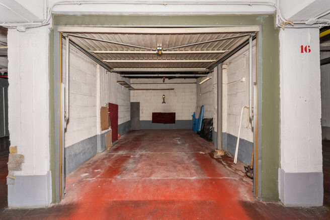 Cet appartement lumineux et fonctionnel de 2 chambres est situé au 8e étage d’une copropriété bien entretenue.
Grâce à son emplacement en hauteur, il bénéficie d’une belle vue dégagée et d’une agréable luminosité tout au long de la journ