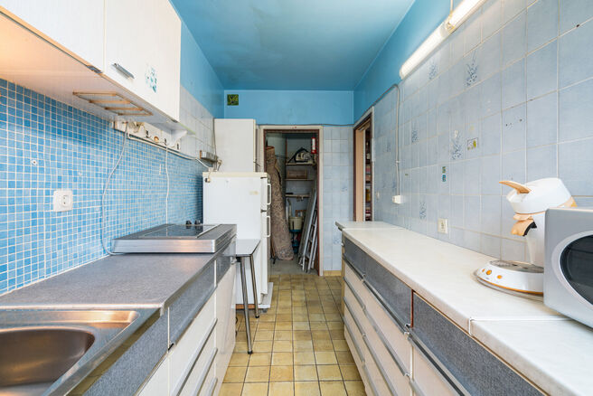 Cet appartement lumineux d&rsquo;une chambre est id&eacute;alement situ&eacute; au 6ᵉ &eacute;tage d&rsquo;une copropri&eacute;t&eacute; bien entretenue.
Il dispose de deux terrasses, d&rsquo;un emplacement de parking souterrain (obligatoire &agrave; l&rsquo;achat au prix de 15.000 &euro;) ainsi que d&rsquo;une