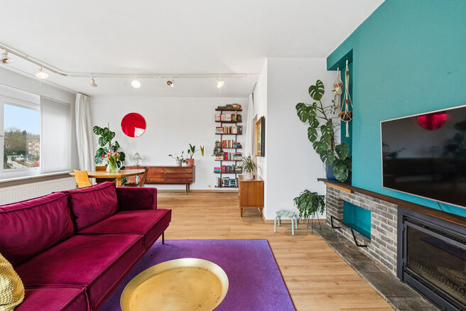 Cet appartement d&rsquo;angle lumineux et pr&ecirc;t &agrave; emm&eacute;nager, comprenant 2 chambres et 1 salle de bains, se situe au 3ᵉ &eacute;tage d&rsquo;une petite copropri&eacute;t&eacute;. Il b&eacute;n&eacute;ficie d&rsquo;une situation privil&eacute;gi&eacute;e &agrave; proximit&eacute; du Parc de Laeken, dans un quartier r