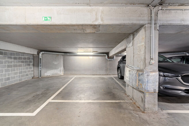 Dit instapklare appartement met 2 slaapkamers en 1 badkamer is rustig en residentieel gelegen, met een strategische ligging nabij openbaar vervoer en op korte afstand van het Elisabethpark.

Bij het betreden van het appartement komt men in de lichtrijke l