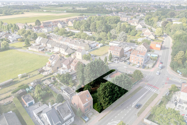 Beautiful wide plot of 5 ares 51 centiares intended for the construction of a multi-family building, comprising a maximum of two floors below the eaves, with a pitched roof.