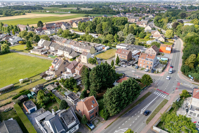 Beautiful wide plot of 5 ares 51 centiares intended for the construction of a multi-family building, comprising a maximum of two floors below the eaves, with a pitched roof.