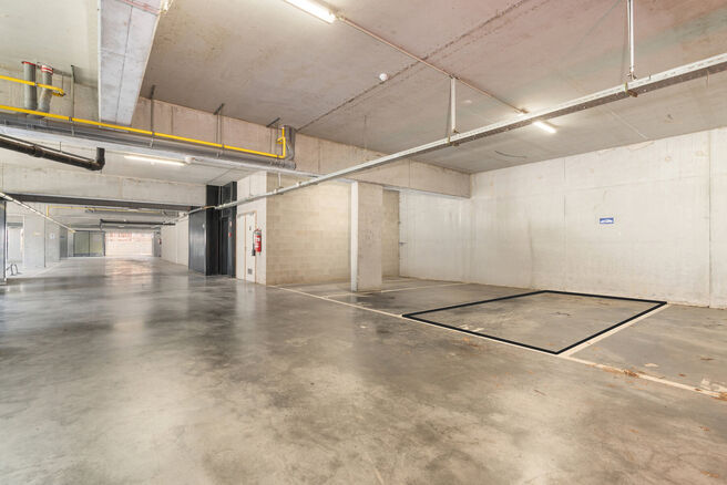 Beautiful furnished apartment with terrace, underground parking space and private cellar, ideally located close to public transport and a wide range of amenities.
LAYOUT:
Upon entering the apartment, you are welcomed into a pleasant open-plan living area
