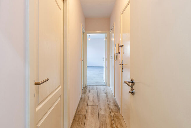 Discover this beautifully completely renovated 1-bedroom apartment, located in a quiet yet central location. Situated on the first floor, away from the hustle and bustle of the street, this apartment offers a perfect balance between serenity and accessibi