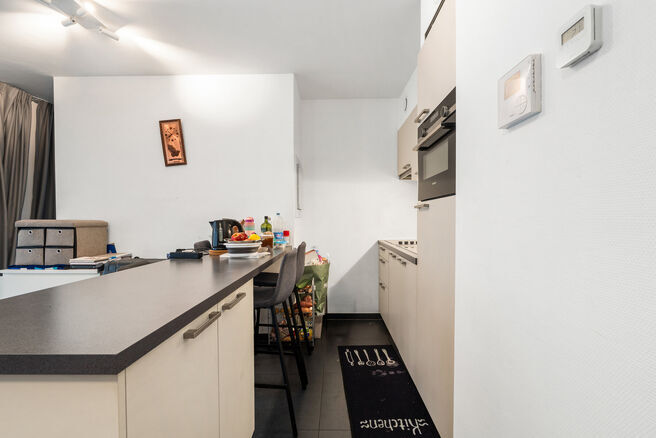 This recently built one-bedroom apartment enjoys an excellent location, directly opposite the trendy Canal district and close to Tour & Taxis and Rogier Square.

Located on the 3rd floor, the apartment features a southeast-facing terrace, ideal for enjoyi