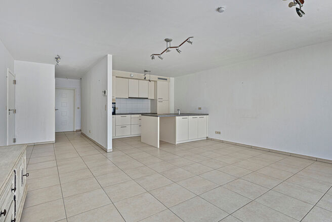 Unique opportunity: Move-in ready ground-floor apartment with two bedrooms, two terraces, a private garden, and a large shared garden with pond. Located in a small-scale residence of just eight units, within walking distance of Grimbergen’s center and r