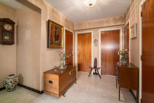 This bright and practically arranged 2-bedroom apartment is located on the 8th floor of a well-maintained building.
Thanks to its elevated position, it enjoys an open view and plenty of natural light throughout the day.

The apartment offers two terraces,