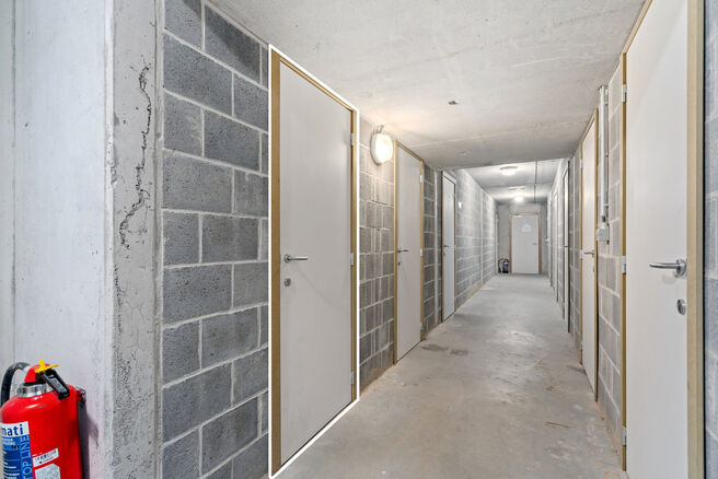 This move-in ready apartment with 2 bedrooms and 1 bathroom is located in a quiet residential area, with a strategic location close to public transport and within short distance of Elisabeth Park.

Upon entering the apartment, you step into a bright livin