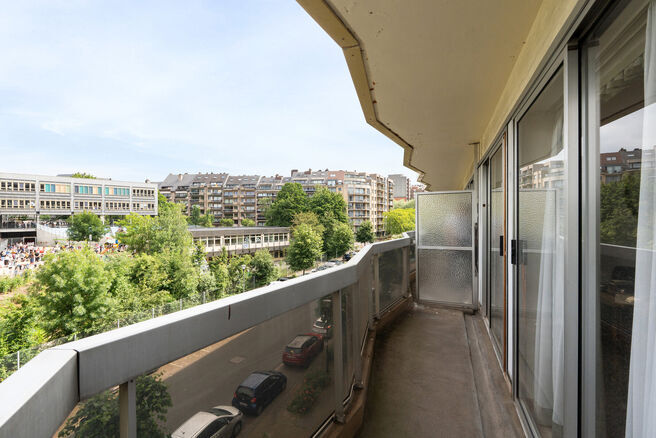 This spacious 2-bedroom apartment, featuring 2 terraces, a private garage box, and a parking space, is located on the third floor of a well-maintained residential building.

LAYOUT:
The entrance hall leads to a bright living room with a dining area and a 