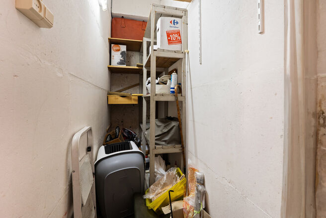 This spacious 2-bedroom apartment, featuring 2 terraces, a private garage box, and a parking space, is located on the third floor of a well-maintained residential building.

LAYOUT:
The entrance hall leads to a bright living room with a dining area and a 