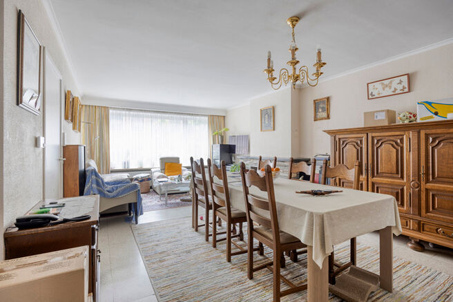 This two-bedroom apartment with garage and garden is located on the first floor of a small-scale co-ownership (6 apartments) in the center of Zaventem.

LAYOUT:
Upon entering the apartment, you are welcomed into the entrance hall, which leads to the spaci