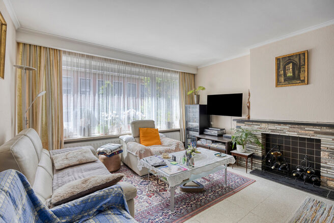 This two-bedroom apartment with garage and garden is located on the first floor of a small-scale co-ownership (6 apartments) in the center of Zaventem.

LAYOUT:
Upon entering the apartment, you are welcomed into the entrance hall, which leads to the spaci