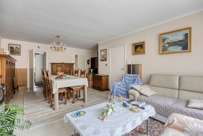 This two-bedroom apartment with garage and garden is located on the first floor of a small-scale co-ownership (6 apartments) in the center of Zaventem.

LAYOUT:
Upon entering the apartment, you are welcomed into the entrance hall, which leads to the spaci