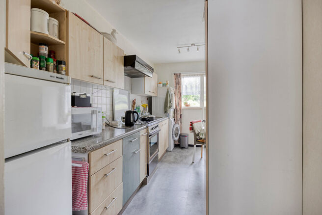 This two-bedroom apartment with garage and garden is located on the first floor of a small-scale co-ownership (6 apartments) in the center of Zaventem.

LAYOUT:
Upon entering the apartment, you are welcomed into the entrance hall, which leads to the spaci