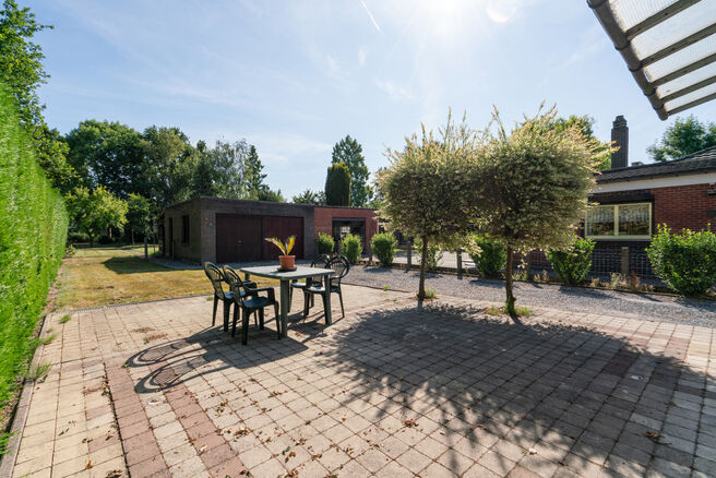 This spacious and move-in-ready home with three bedrooms is ideally located on a 10a 60ca plot, offering easy access to both Mechelen and Brussels.

House layout
Ground floor

Upon entering through the entrance hall, you will find a staircase leading to t
