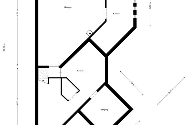 Deze ruime gezinswoning met drie slaapkamers, een praktische en ruime garage en een prachtig aangelegde tuin is uitstekend gelegen in een rustige, landelijke omgeving.

Indeling van de woning:

Bij binnenkomst betreedt u de inkomhal met een apart toilet e