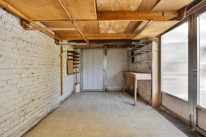 Deze ruime en lichtrijke gezinswoning beschikt over 4 volwaardige slaapkamers, een aparte garage en een gezellige tuin.
Ze is gelegen in een rustige, autoluwe straat, wat bijdraagt aan een aangename en veilige leefomgeving.
Bovendien beschikt de woning ov