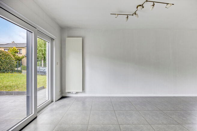 Cette maison entièrement rénovée est située dans le quartier prisé, verdoyant et à faible circulation d’Abtsdal, à distance de marche du centre de Grimbergen.
Le quartier est réputé pour son caractère familial, sa proximité avec les écoles, 