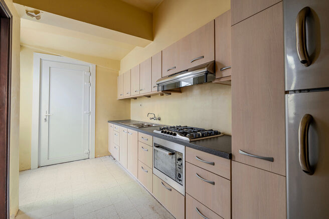 Cette maison idéalement située près du centre de Grimbergen allie une excellente localisation à un cadre verdoyant.
Elle dispose de trois chambres, d’un vaste grenier de 37m² offrant le potentiel de créer deux pièces supplémentaires, ainsi que d