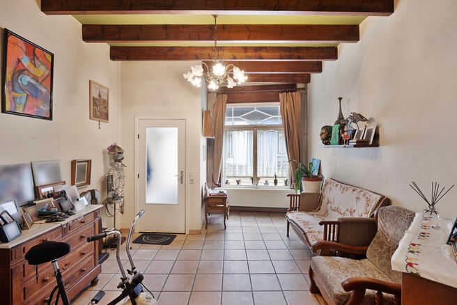 Cette maison familiale pittoresque se situe dans un quartier agréable et offre deux chambres, avec la possibilité d’en aménager une troisième. Elle comprend une cave spacieuse, une véranda lumineuse et une grande terrasse orientée plein sud.

AGEN