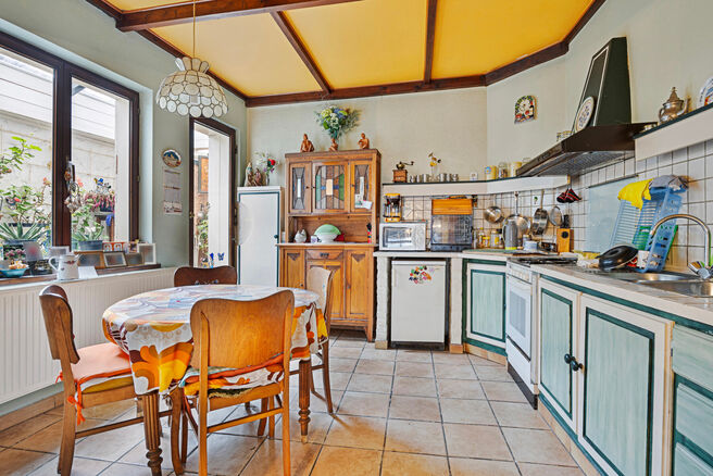 Cette maison familiale pittoresque se situe dans un quartier agréable et offre deux chambres, avec la possibilité d’en aménager une troisième. Elle comprend une cave spacieuse, une véranda lumineuse et une grande terrasse orientée plein sud.

AGEN