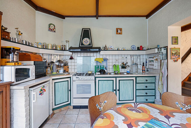 Cette maison familiale pittoresque se situe dans un quartier agréable et offre deux chambres, avec la possibilité d’en aménager une troisième. Elle comprend une cave spacieuse, une véranda lumineuse et une grande terrasse orientée plein sud.

AGEN