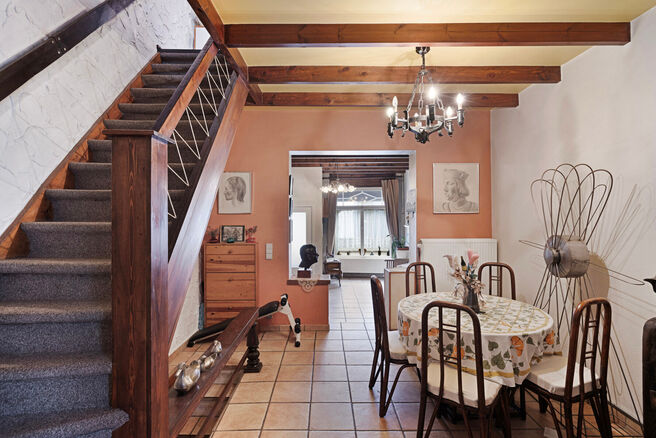 Cette maison familiale pittoresque se situe dans un quartier agréable et offre deux chambres, avec la possibilité d’en aménager une troisième. Elle comprend une cave spacieuse, une véranda lumineuse et une grande terrasse orientée plein sud.

AGEN