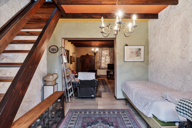 Cette maison familiale pittoresque se situe dans un quartier agréable et offre deux chambres, avec la possibilité d’en aménager une troisième. Elle comprend une cave spacieuse, une véranda lumineuse et une grande terrasse orientée plein sud.

AGEN