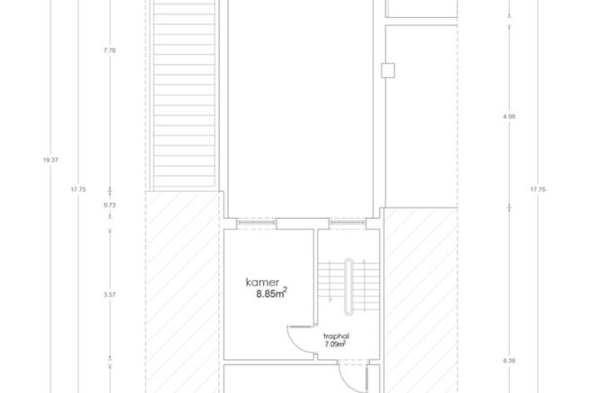Cette charmante maison familiale avec 3 chambres et un jardin est idéalement située dans une rue à sens unique paisible, à quelques pas du centre de Saint-Nicolas. La maison est particulièrement économe en énergie avec un label EPC B et offre un co
