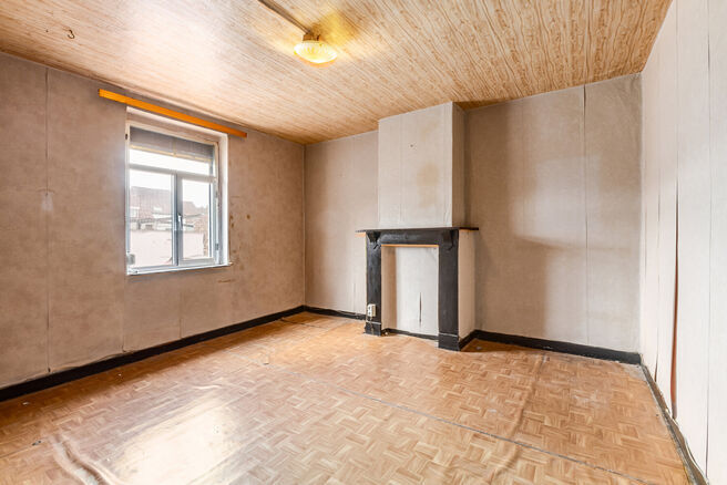 Cette spacieuse maison familiale est situ&eacute;e &agrave; proximit&eacute; du centre de Vilvorde et dispose de pas moins de 5 chambres, d&rsquo;un grenier suppl&eacute;mentaire, d&rsquo;une cave et d&rsquo;une terrasse. Gr&acirc;ce &agrave; ses beaux volumes et &agrave; ses diff&eacute;rents niveaux, la maison 