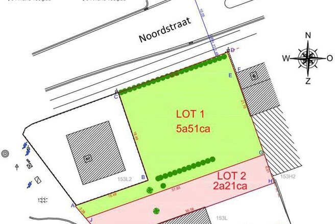 Beau terrain large de 5 ares 51 centiares destin&eacute; &agrave; la construction d&rsquo;un immeuble &agrave; appartements, comprenant au maximum deux niveaux sous la corniche, avec toiture en pente.