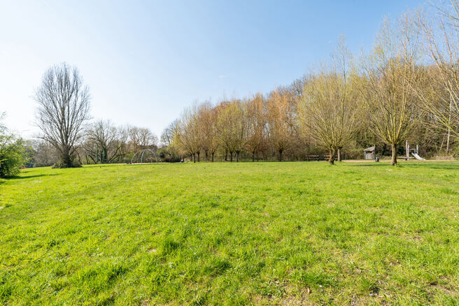 Description compl&egrave;te : https://www.homerun.immo/fr/a-vendre
Cotactez Bart: bart@homerun.immo &ndash; 02 445 10 00
ESTIMATION GRATUITE : https://www.homerun.immo/fr/estimation

Ce terrain &agrave; b&acirc;tir de 428 m&sup2; est id&eacute;alement situ&eacute; dans le lotissement r&eacute;cent