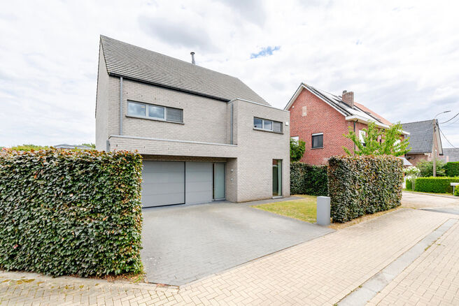 Villa for rent in Meise