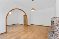 Two-family property consisting of one apartment and one duplex apartment, with garage, garden and terraces.
The building comprises a total of 8 bedrooms and 3 bathrooms.

LAYOUT:
The first floor features a one-bedroom apartment with a 9 m&sup2; terrace. The d