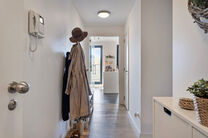 Ce spacieux appartement de 3 chambres, 2 salles de bain, 2 terrasses, une cave privative et un emplacement de parking souterrain se situe au 7e étage de la prestigieuse Résidence BELVIEW, en plein cœur du quartier européen. Grâce à sa situation en a