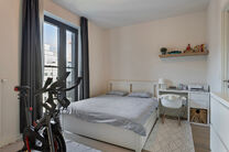 Ce spacieux appartement de 3 chambres, 2 salles de bain, 2 terrasses, une cave privative et un emplacement de parking souterrain se situe au 7e étage de la prestigieuse Résidence BELVIEW, en plein cœur du quartier européen. Grâce à sa situation en a