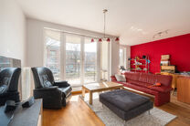 Ce lumineux appartement 1 chambre b&eacute;n&eacute;ficie d&rsquo;une excellente situation dans le quartier recherch&eacute; &laquo; La Chasse &raquo; &agrave; Etterbeek, &agrave; distance de marche des campus de la VUB et de l&rsquo;ULB, et &agrave; la fronti&egrave;re de Woluwe-Saint-Pierre (Chant d&rsquo;Oiseau) et