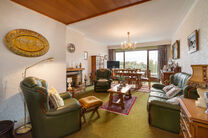 Cet appartement lumineux et fonctionnel de 2 chambres est situé au 8e étage d’une copropriété bien entretenue.
Grâce à son emplacement en hauteur, il bénéficie d’une belle vue dégagée et d’une agréable luminosité tout au long de la journ