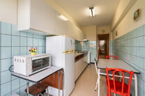 Cet appartement lumineux et fonctionnel de 2 chambres est situé au 8e étage d’une copropriété bien entretenue.
Grâce à son emplacement en hauteur, il bénéficie d’une belle vue dégagée et d’une agréable luminosité tout au long de la journ