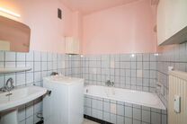 Cet appartement lumineux et fonctionnel de 2 chambres est situé au 8e étage d’une copropriété bien entretenue.
Grâce à son emplacement en hauteur, il bénéficie d’une belle vue dégagée et d’une agréable luminosité tout au long de la journ