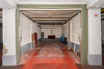 Cet appartement lumineux et fonctionnel de 2 chambres est situé au 8e étage d’une copropriété bien entretenue.
Grâce à son emplacement en hauteur, il bénéficie d’une belle vue dégagée et d’une agréable luminosité tout au long de la journ