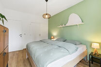 Cet appartement d&rsquo;angle lumineux et pr&ecirc;t &agrave; emm&eacute;nager, comprenant 2 chambres et 1 salle de bains, se situe au 3ᵉ &eacute;tage d&rsquo;une petite copropri&eacute;t&eacute;. Il b&eacute;n&eacute;ficie d&rsquo;une situation privil&eacute;gi&eacute;e &agrave; proximit&eacute; du Parc de Laeken, dans un quartier r