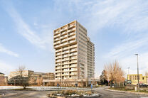 Ce magnifique appartement d'angle, prêt à emménager, combine un emplacement exceptionnel avec un confort de vie optimal. Situé en bordure du parc Drie Fonteinen à Vilvorde, il offre un environnement verdoyant et paisible tout en permettant un accès 