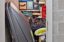Dit ruime appartement met 3 slaapkamers, 2 badkamers, 2 terrassen, een kelderruimte en een ondergrondse autostaanplaats bevindt zich op de 7de verdieping van de prestigieuze Residentie BELVIEW, in het hart van de Europese wijk.
Dankzij de hoekligging en d