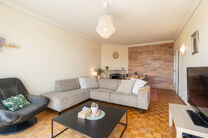 Dit volledig instapklaar appartement op de 5de verdieping beschikt over 2 slaapkamers en geniet van een spectaculair uitzicht over het centrum van Strombeek.
Dankzij het uitstekende EPC-label C combineert dit appartement comfort met energiezuinig wonen.

