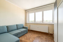 Dit volledig instapklaar appartement op de 5de verdieping beschikt over 2 slaapkamers en geniet van een spectaculair uitzicht over het centrum van Strombeek.
Dankzij het uitstekende EPC-label C combineert dit appartement comfort met energiezuinig wonen.

