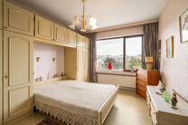 Dit praktisch ingedeelde en lichtrijke appartement met 2 slaapkamers bevindt zich op de 8ste verdieping van een goed onderhouden mede-eigendom. 
Dankzij deze ligging geniet u van een mooi uitzicht en een aangename lichtinval doorheen de dag.

Het apparte