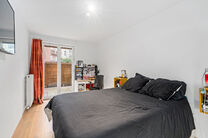 Dit instapklare appartement met 2 slaapkamers en 1 badkamer is rustig en residentieel gelegen, met een strategische ligging nabij openbaar vervoer en op korte afstand van het Elisabethpark.

Bij het betreden van het appartement komt men in de lichtrijke l